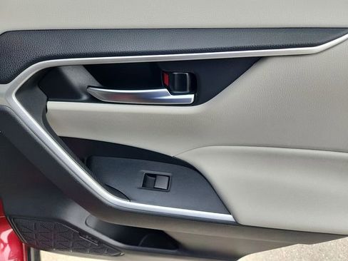 Used 2020 Toyota RAV4 XLE w/ Convenience Package image 31