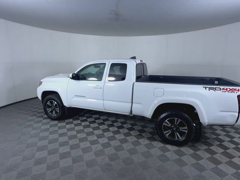 Used 2016 Toyota Tacoma TRD Sport w/ Towing Package AWD/4WD image 6