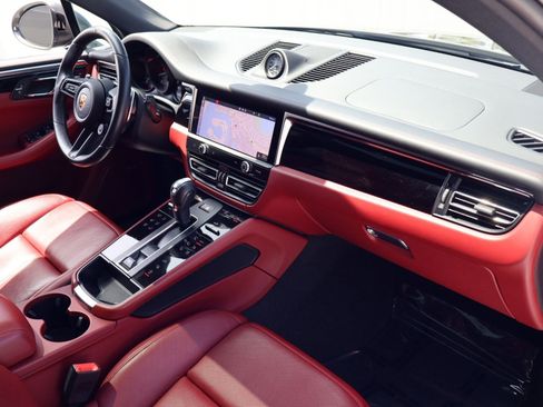 Certified 2024 Porsche Macan Turbo AWD/4WD image 24