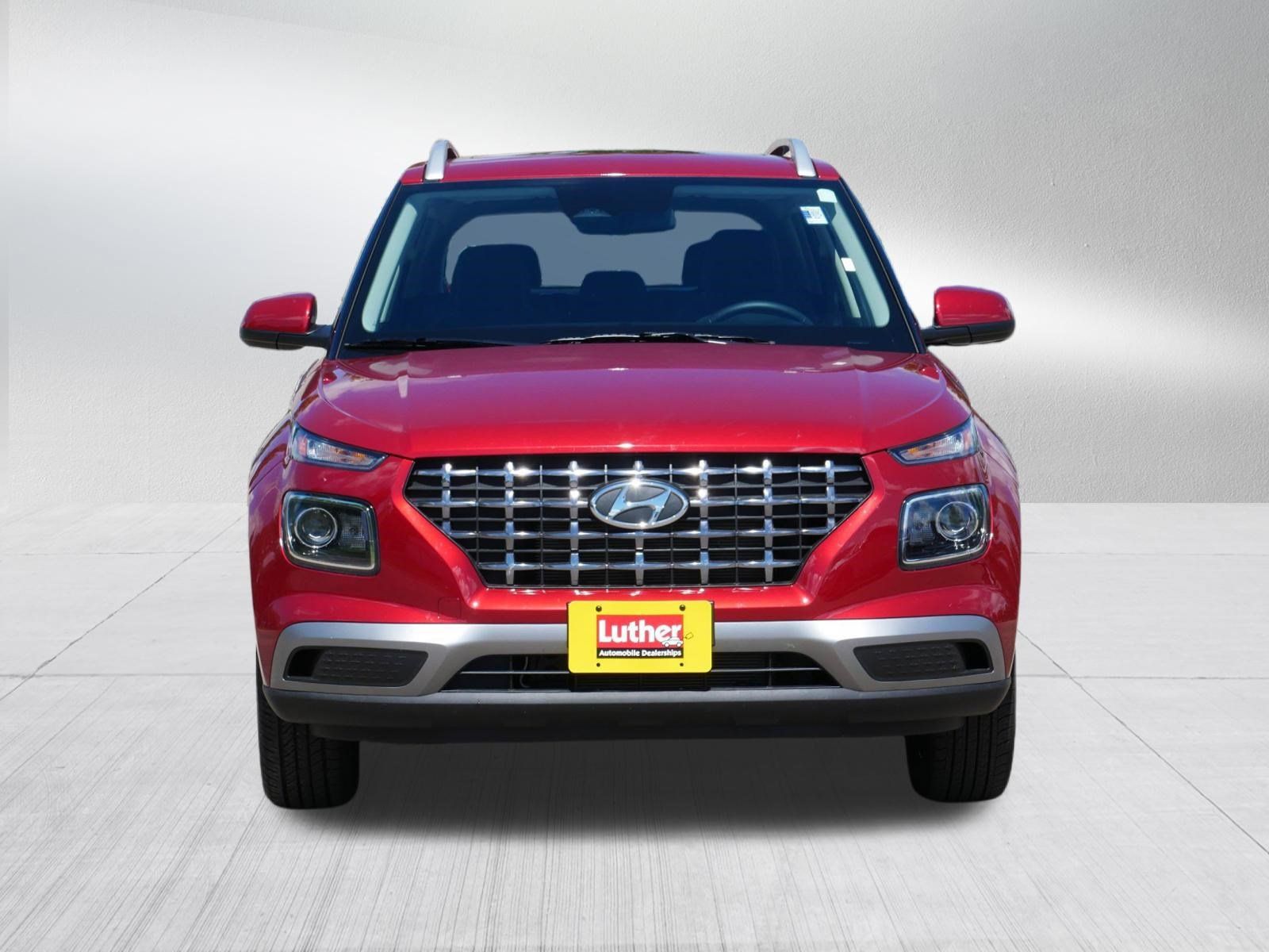 Used 2026 Hyundai Venue SEL FWD image 2