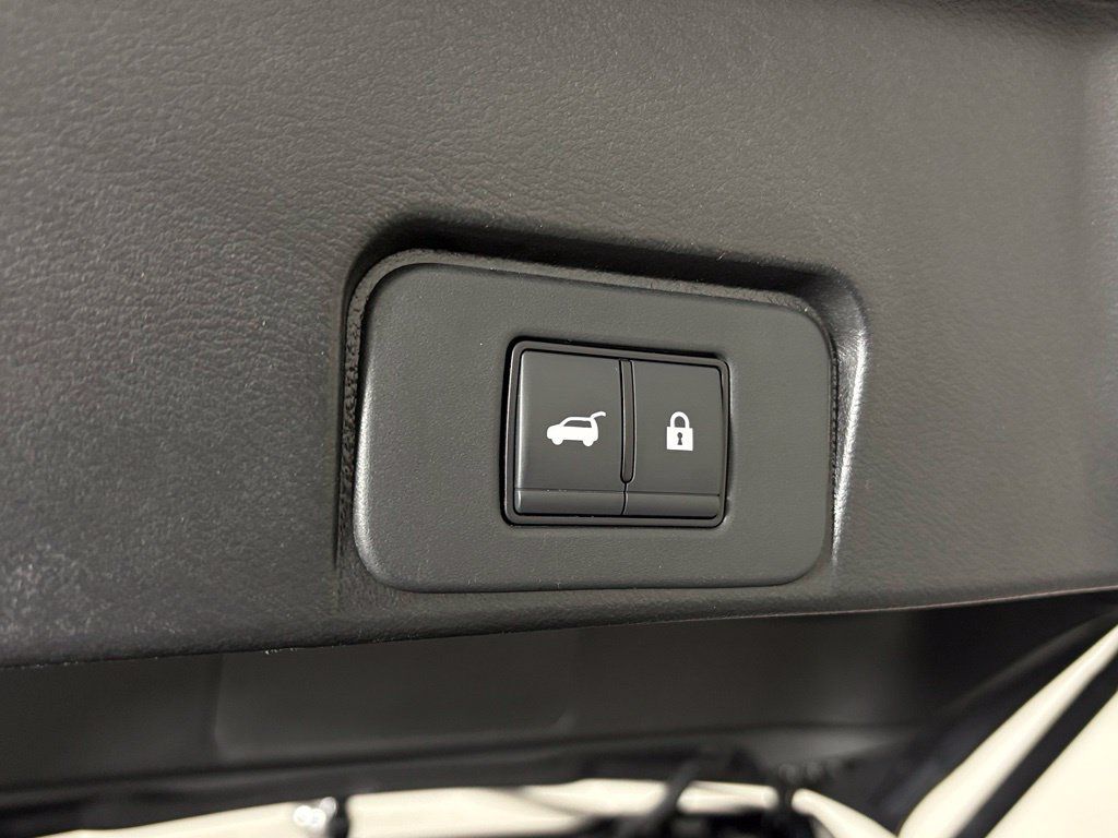 Used 2024 Nissan Rogue SV FWD image 38
