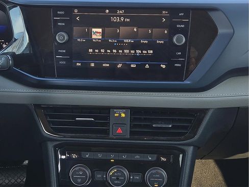 Used 2024 Volkswagen Taos SE image 11