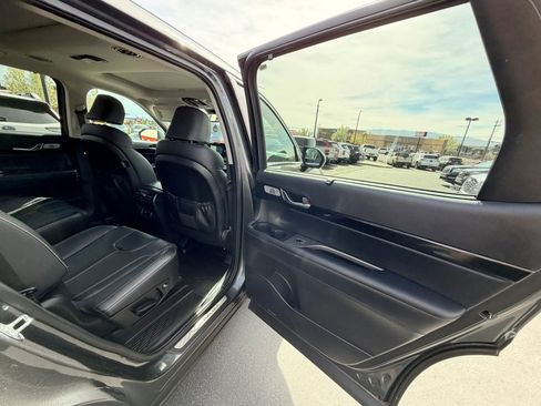 Used 2021 Hyundai Palisade Limited image 32