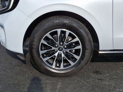 Used 2025 Ford Expedition Platinum AWD/4WD image 9