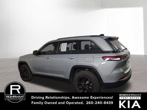 Used 2022 Jeep Grand Cherokee Limited image 10