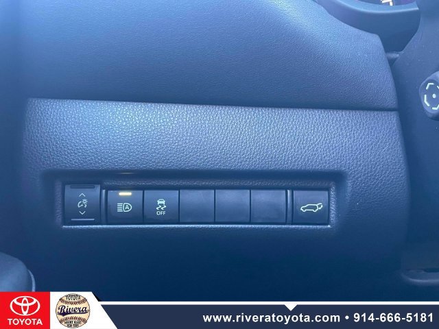 Used 2024 Toyota Venza LE AWD/4WD image 21