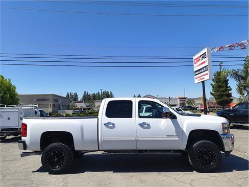 Used 2011 Chevrolet Silverado 2500 LT AWD/4WD image 4