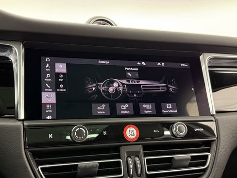 Certified 2026 Porsche Macan AWD/4WD image 44