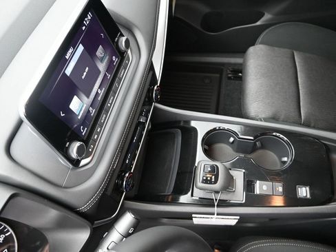 Certified 2026 Nissan Rogue SV FWD image 25