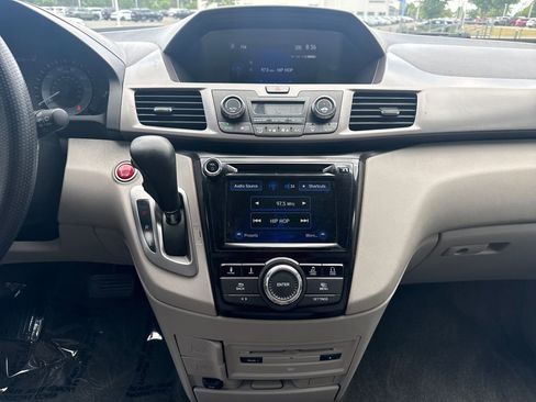 Used 2016 Honda Odyssey SE image 18