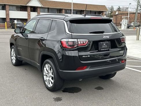 Used 2023 Jeep Compass Latitude w/ Sun and Sound Group image 8