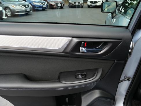 Used 2017 Subaru Outback 2.5i Premium AWD/4WD image 27