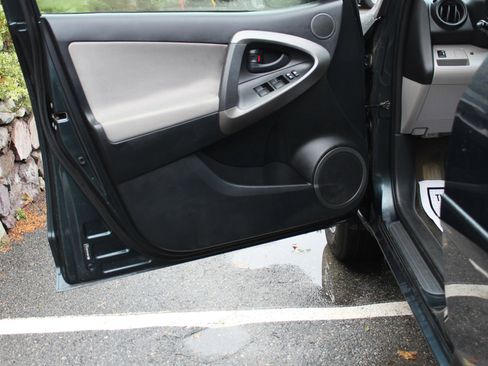 Used 2010 Toyota RAV4 4WD image 12