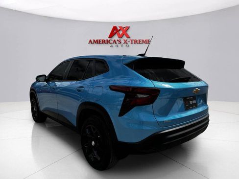 Used 2025 Chevrolet Trax LS w/ LS Convenience Package image 3