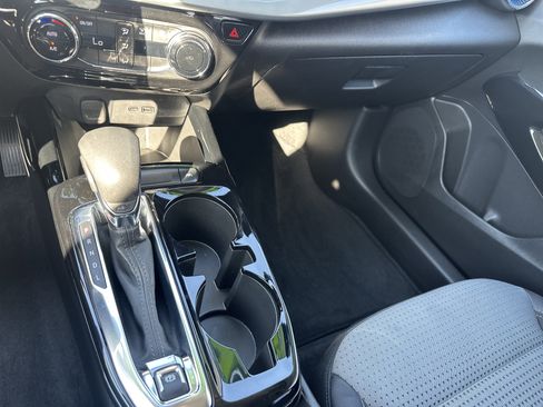 Used 2025 Chevrolet Trax LT image 19