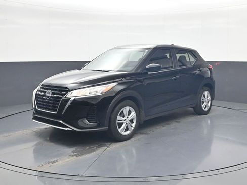 Used 2025 Nissan Kicks Play S image 3