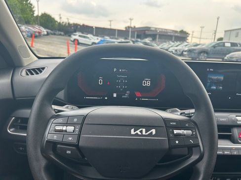 Used 2025 Kia K4 FWD image 24