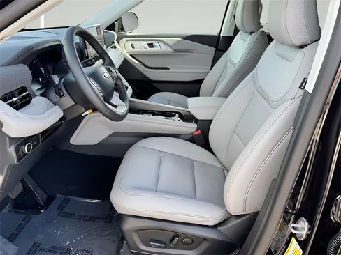 New 2026 Ford Explorer Active w/ Active Comfort Package image 10