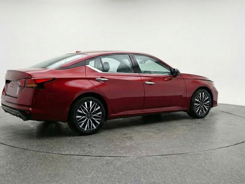 Used 2025 Nissan Altima 2.5 SV image 9