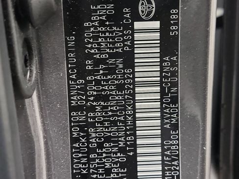 Used 2019 Toyota Camry LE image 32