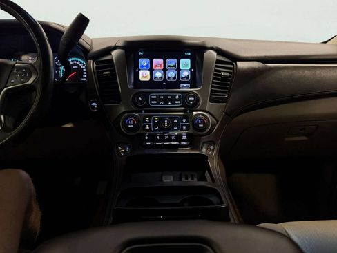 Used 2018 Chevrolet Suburban Premier AWD/4WD image 32