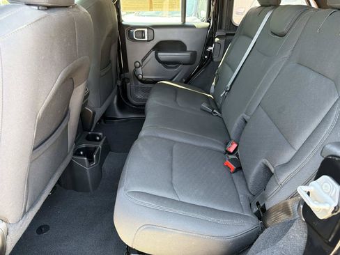 Used 2022 Jeep Wrangler Unlimited Sport AWD/4WD image 12