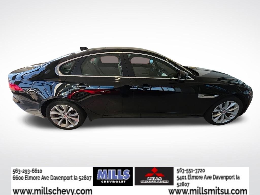 Used 2018 Jaguar XF Premium AWD/4WD image 4