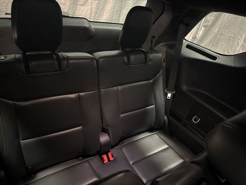 Used 2025 Ford Explorer ST-Line w/ ST-Line Street Pack image 18