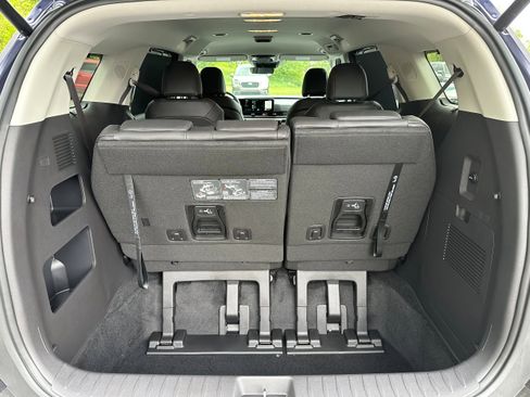 New 2026 Kia Carnival EX FWD image 10