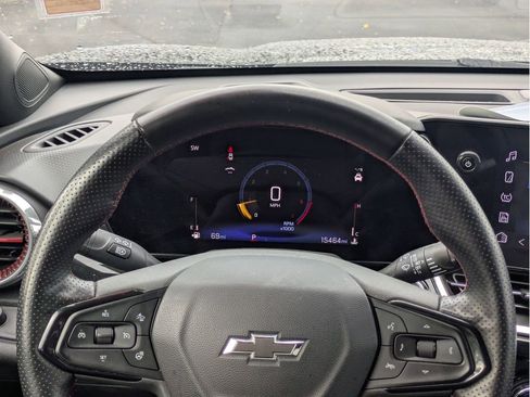 Certified 2025 Chevrolet Trax RS w/ Driver Confidence Package image 22