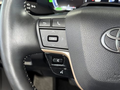 Used 2025 Toyota Crown Limited image 21