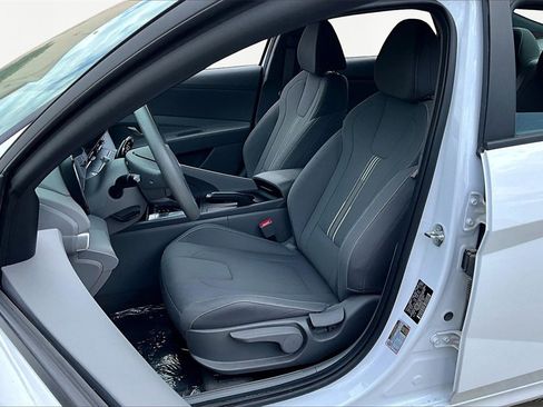 Used 2024 Hyundai Elantra SEL image 25