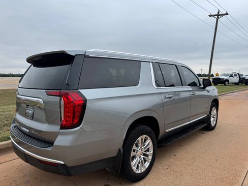 Used 2023 GMC Yukon XL SLT w/ SLT Luxury Package image 3