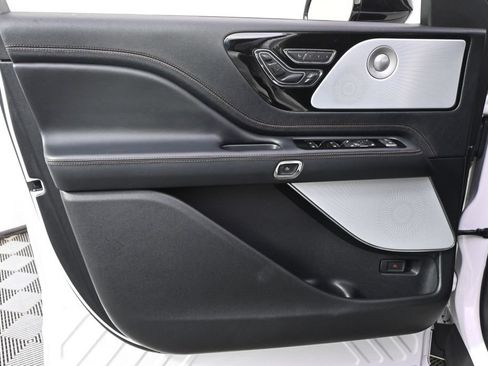 Certified 2025 Lincoln Aviator Black Label AWD/4WD image 22