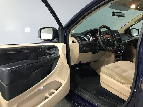 Used 2016 Dodge Grand Caravan SE w/ Quick Order Package 29E SE FWD image 9