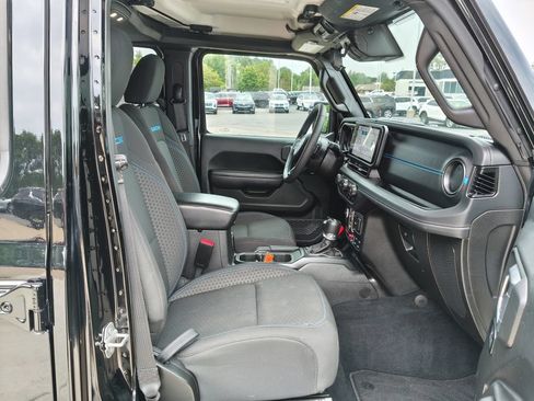 Used 2024 Jeep Wrangler Unlimited Rubicon 4xe w/ Convenience Group AWD/4WD image 13