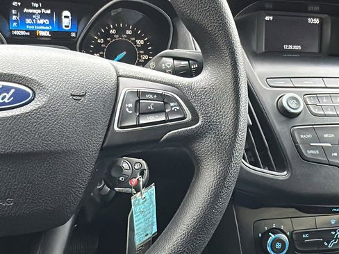 Used 2018 Ford Focus SE image 16
