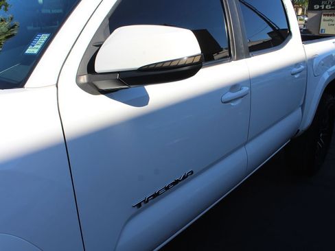 Used 2019 Toyota Tacoma TRD Sport w/ Technology Package RWD image 12