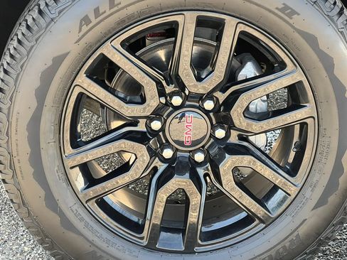 Used 2024 GMC Sierra 1500 Elevation AWD/4WD image 7