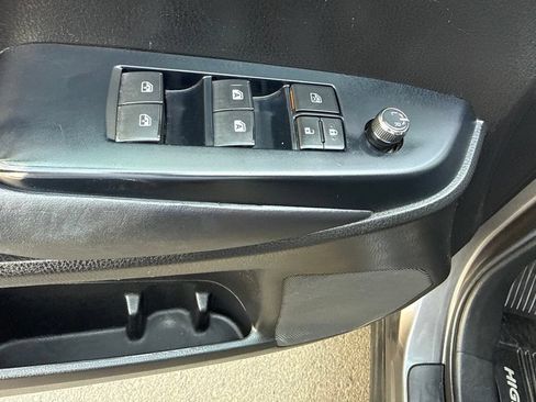Used 2018 Toyota Highlander Plus AWD/4WD image 27