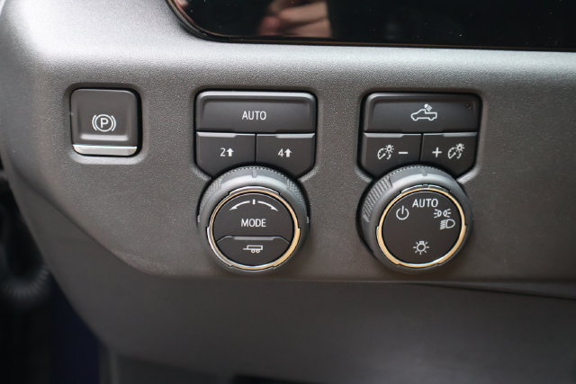 Used 2023 Chevrolet Silverado 1500 LT AWD/4WD image 16