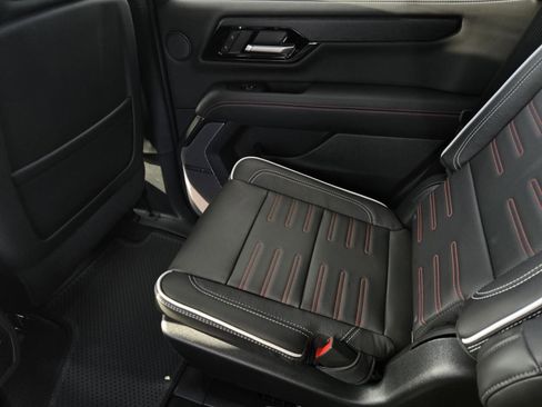 New 2026 GMC Yukon AT4 Ultimate AWD/4WD image 6
