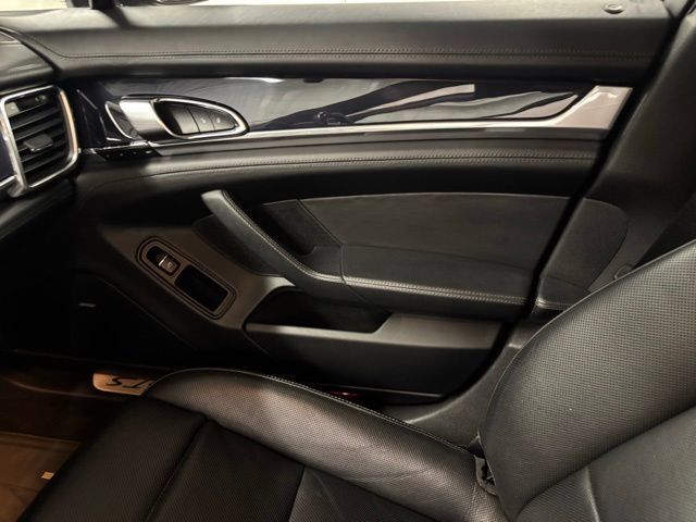 Used 2013 Porsche Panamera GTS AWD/4WD image 16