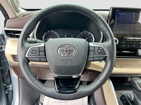 Used 2020 Toyota Highlander Platinum image 11