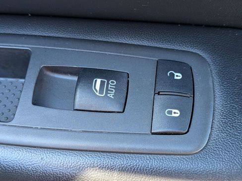 Used 2019 Jeep Grand Cherokee Altitude RWD image 36