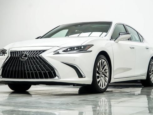 Used 2022 Lexus ES 350 Ultra Luxury w/ Accessory Package 2 FWD image 9