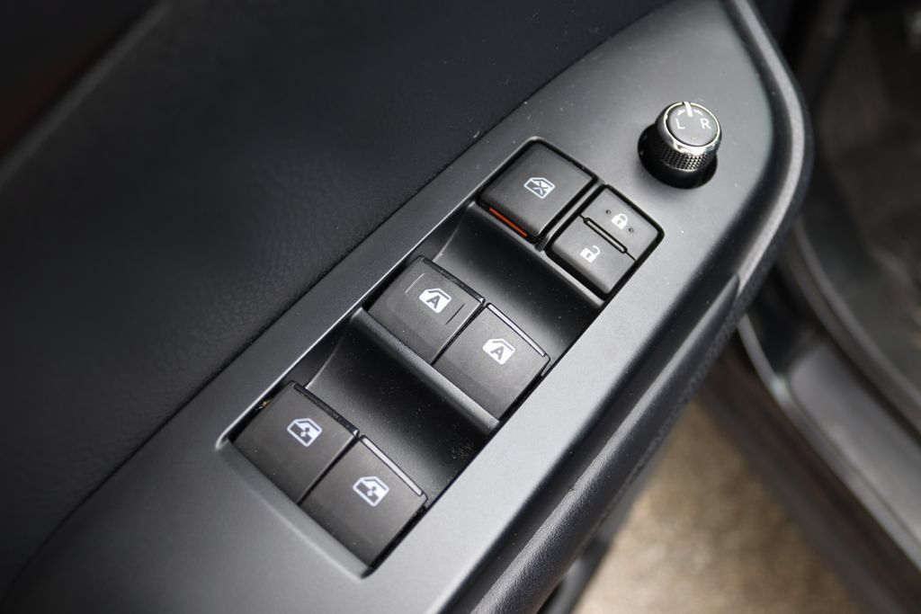 Used 2019 Toyota Highlander XLE AWD/4WD image 27