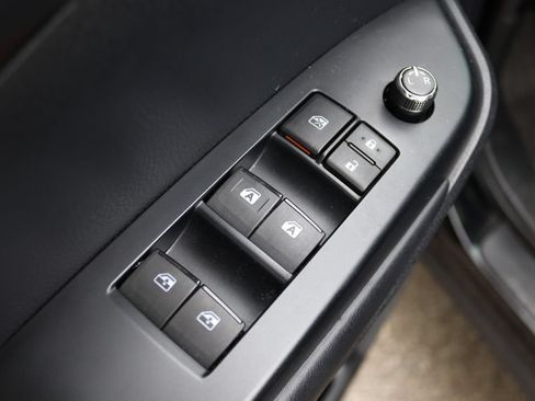 Used 2019 Toyota Highlander XLE AWD/4WD image 27