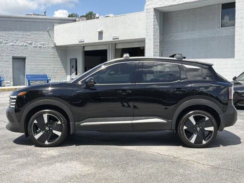 Used 2025 Nissan Kicks SR FWD image 2