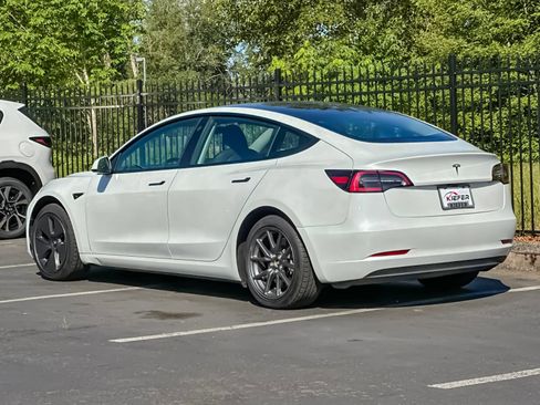 Used 2023 Tesla Model 3 Standard Range RWD image 5
